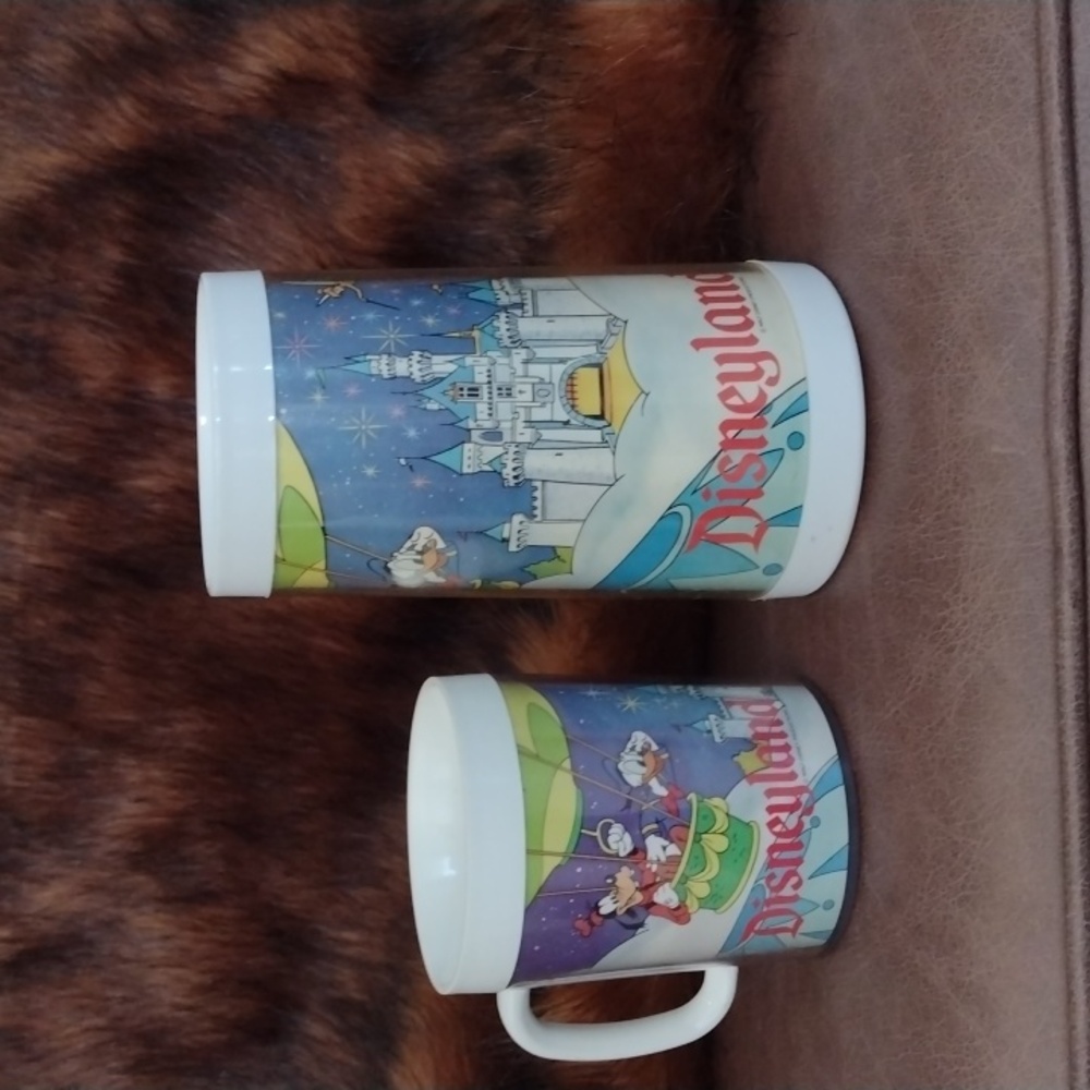 Vintage Disneyland thermo serv plastic 2pc Set